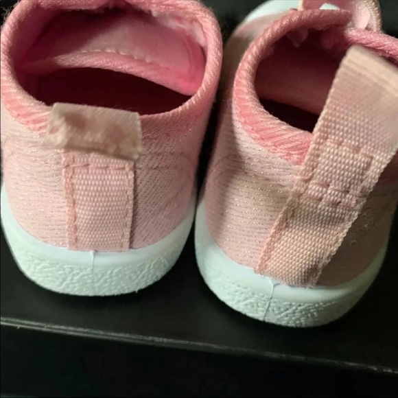 Baby girl size 2 shoe - Picture 4 of 6